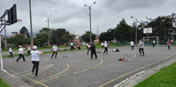 Grupo de personas haciendo ejercicio