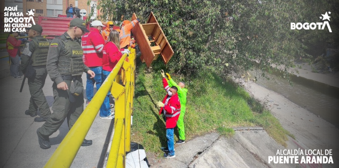 1.500 m² de espacio público recuperados y 7 m³ de residuos recolectados en el canal Fucha, en Puente Aranda