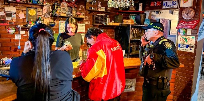 Autoridades refuerzan control en bares y cigarrerías de Puente Aranda Autoridades refuerzan control en bares y cigarrerías de Puente Aranda