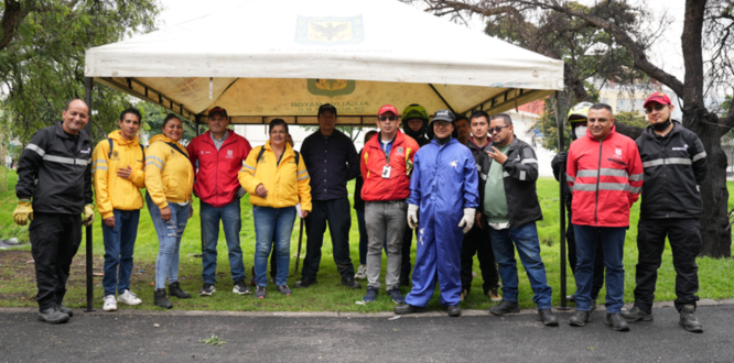 Alcaldía Local de Puente Aranda instaló 4 puntos de atención para atender problemáticas en el canal Comuneros y entorno de la Cárcel Modelo