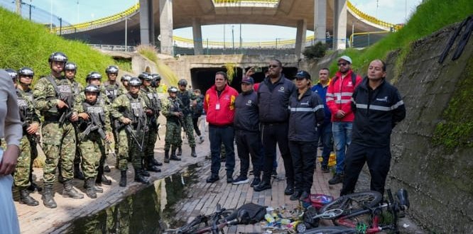 Operativo de seguridad en Canal Comuneros permite incautación de armas y recuperación del espacio público Operativo de seguridad en Canal Comuneros permite incautación de armas y recuperación del espacio público