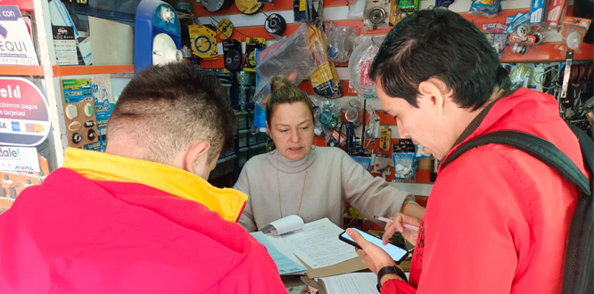 Alcaldía Local de Puente Aranda realiza operativo de IVC en establecimientos de ferretería para garantizar el manejo seguro de productos químicos