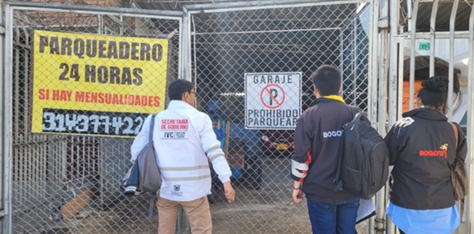 Control de la Alcaldía Local a parqueaderos en Puente Aranda