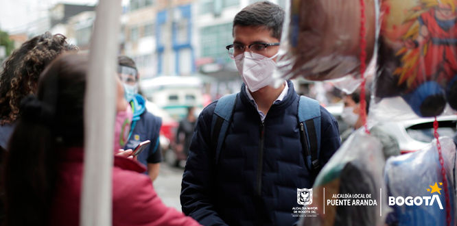 Alcalde censando puesto informal