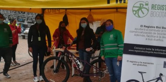 Alcaldesa Rosa Montero en Registro Bici Alcaldesa Rosa Montero en Registro Bici