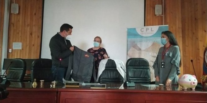Entrega chaquetas Consejo de Planeación Local Puente Aranda