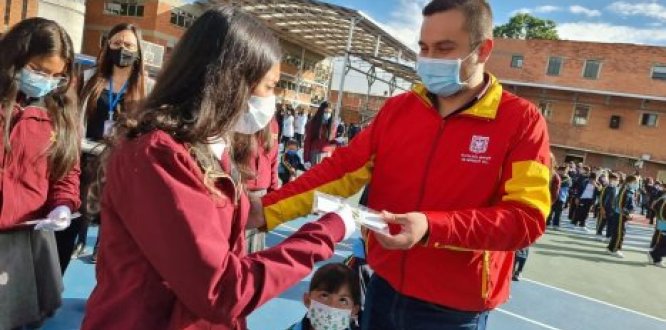 VISITA DEL ALCALDE LOCAL A SU ANTIGUO COLEGIO, SANTA ISABEL DE HUNGRIA VISITA DEL ALCALDE LOCAL A SU ANTIGUO COLEGIO, SANTA ISABEL DE HUNGRIA