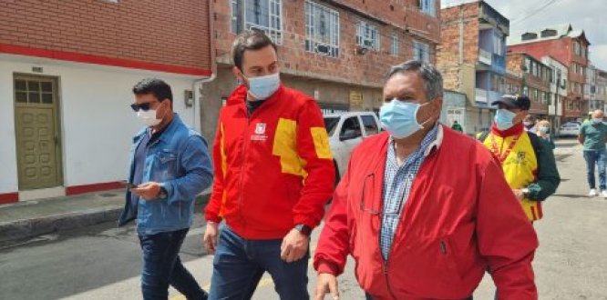 Alcalde recorriendo las calles Alcalde recorriendo las calles