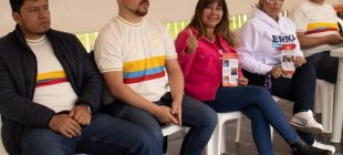 Cinco ediles de la localidad de Puente Aranda, sentados en tarima en la sede de la Alcaldía Local de Puente Aranda durante la jornada de rendición de cuentas.