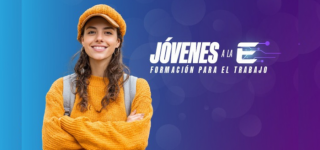 Joven sonriente con suéter y gorra color mostaza, cargando una mochila, sobre un fondo en tonos azul y morado con el texto: “Jóvenes a la E – Formación para el trabajo”.